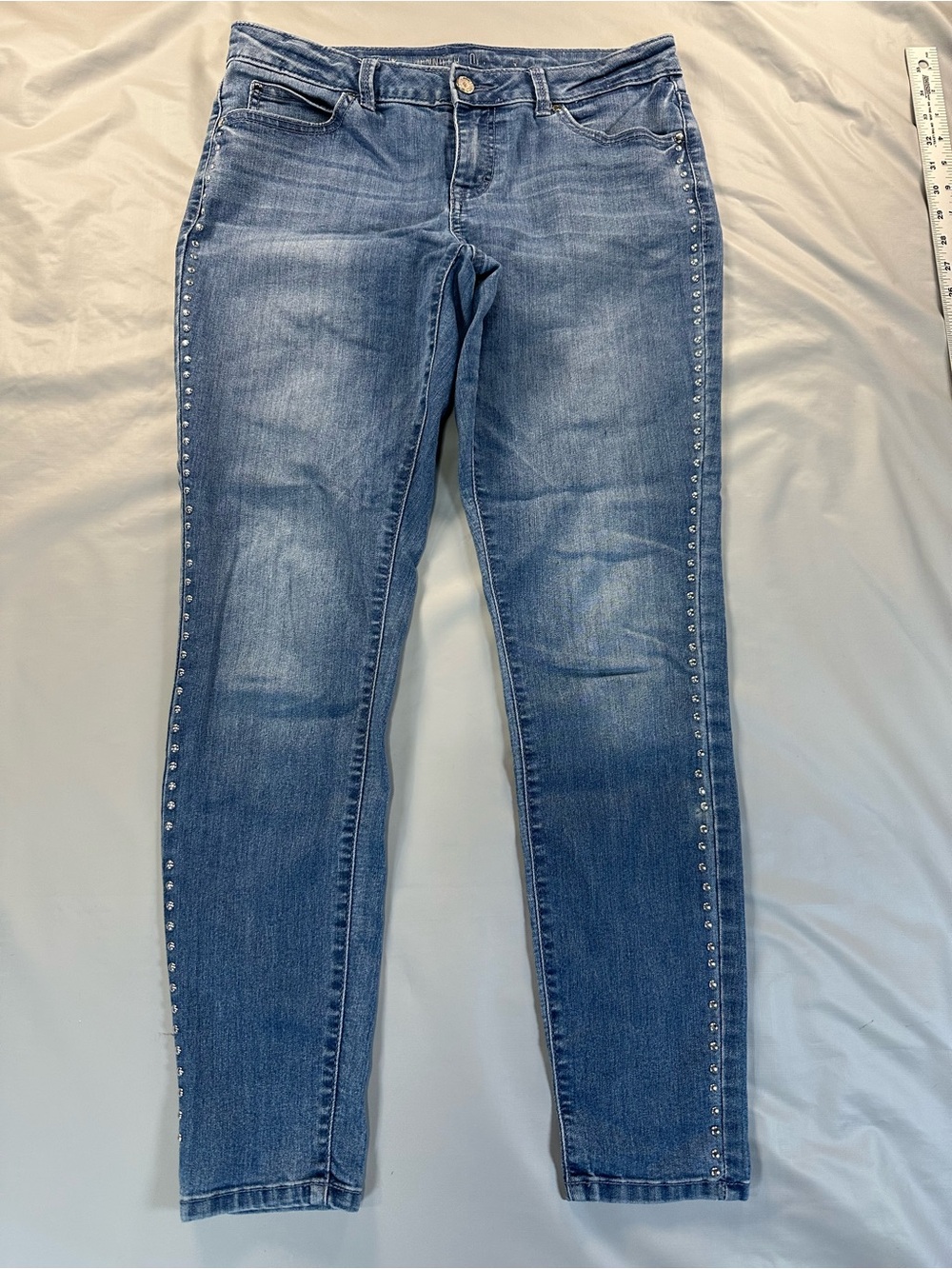 Jennifer Lopez size 6 Blue Skinny Jeans with Side Stud Trim